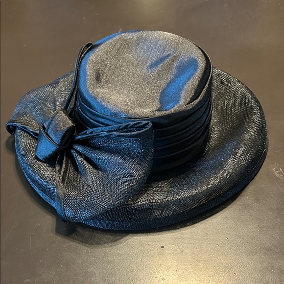 Chic Black Women's Hat with Bow Accent - Picture 4 of 6